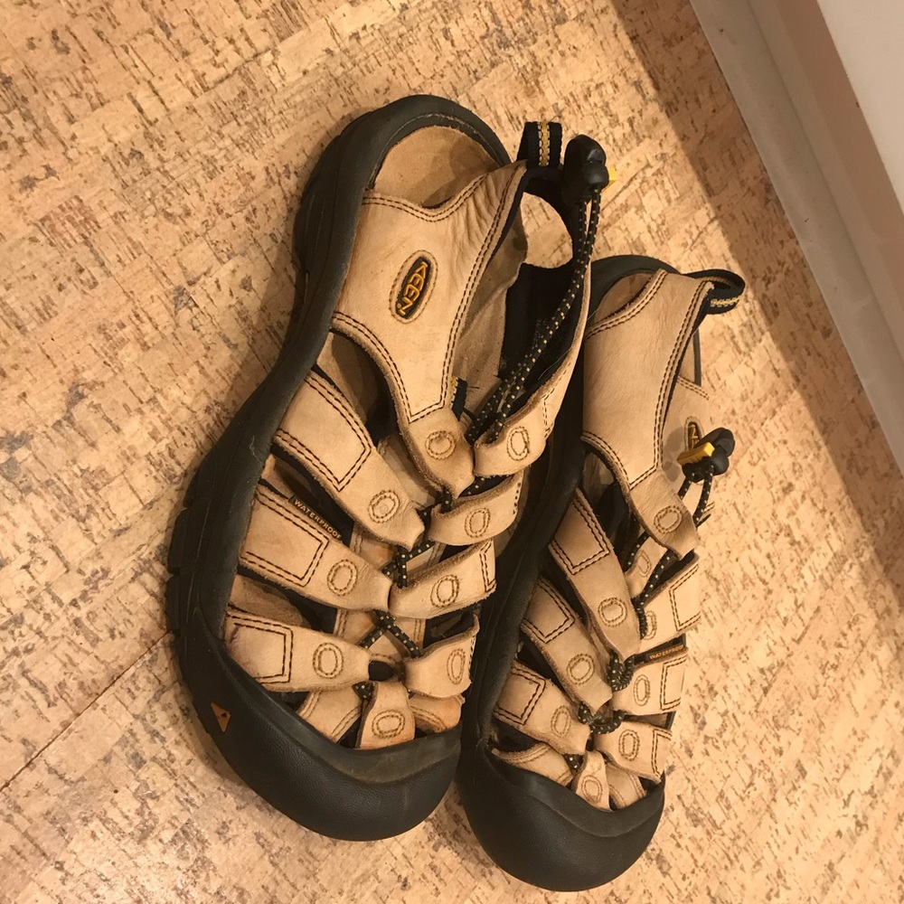 Classic Keen waterproof shoes size 8.5